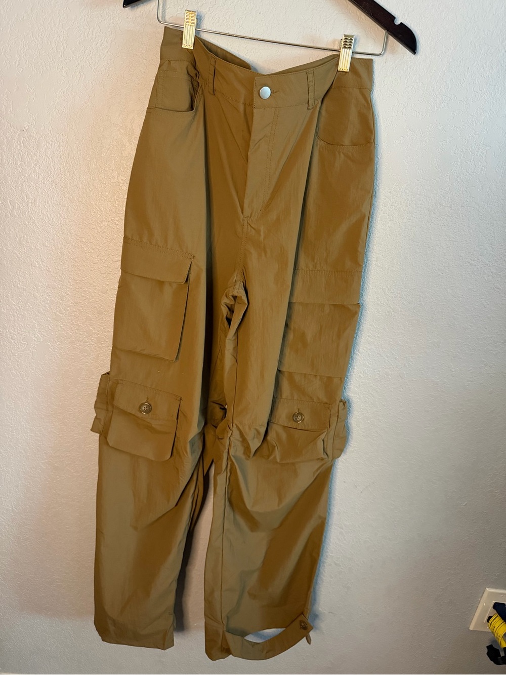 Forever 21 Women’s Cargo Pants in Olive Brown